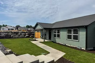 651 NE Mitchell St, Madras, OR 97741 - Photo 3