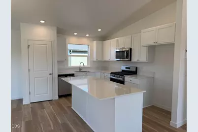 651 NE Mitchell Street #166, Madras, OR 97741 - Photo 5