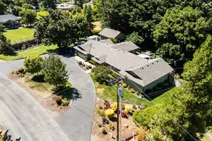 686 Towne St, Grants Pass, OR 97527 - Photo 3