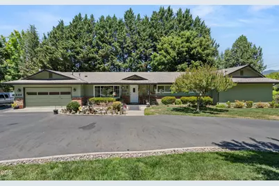 686 Towne Street, Grants Pass, OR 97527 - Photo 1