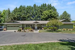 686 Towne St, Grants Pass, OR 97527 - Photo 1