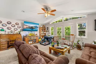 686 Towne St, Grants Pass, OR 97527 - Photo 13