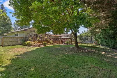 686 Towne Street, Grants Pass, OR 97527 - Photo 29