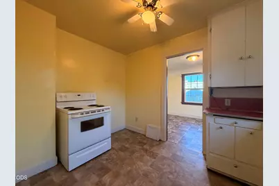 718 Roseway Drive, Klamath Falls, OR 97601 - Photo 11