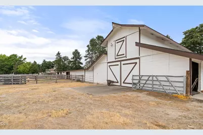 5061 Lower River Road, Grants Pass, OR 97526 - Photo 5