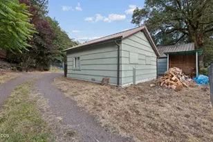 47947 W Commercial St, Oakridge, OR 97463 - Photo 13