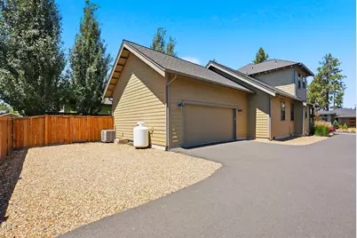 1035 E Horse Back Trail, Sisters, OR 97759 - Photo 5