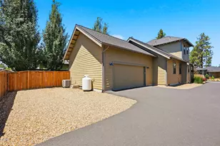 1035 E Horse Back Trail, Sisters, OR 97759 - Photo 5