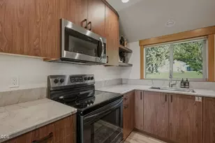 12900 Hawks Beard, Black Butte Ranch, OR 97759 - Photo 11