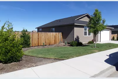 898 SE Strawberry Lane, Madras, OR 97741 - Photo 3