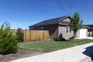 898 SE Strawberry Ln, Madras, OR 97741 - Photo 3