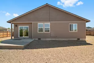 898 SE Strawberry Ln, Madras, OR 97741 - Photo 13