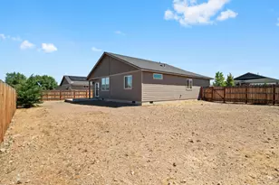 898 SE Strawberry Ln, Madras, OR 97741 - Photo 5