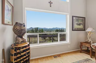 921 NE Beacon Dr, Grants Pass, OR 97526 - Photo 19