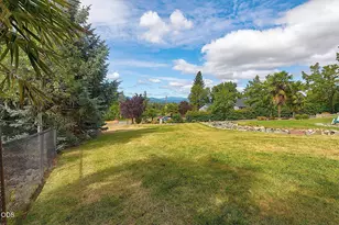 921 NE Beacon Dr, Grants Pass, OR 97526 - Photo 89
