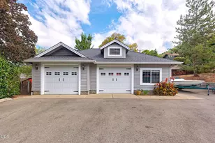 921 NE Beacon Dr, Grants Pass, OR 97526 - Photo 11