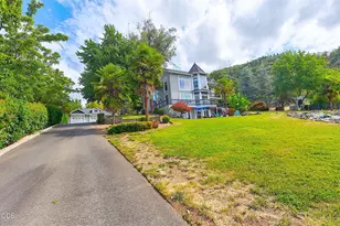 921 NE Beacon Dr, Grants Pass, OR 97526 - Photo 91
