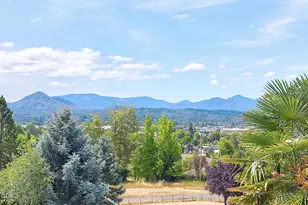 921 NE Beacon Dr, Grants Pass, OR 97526 - Photo 57