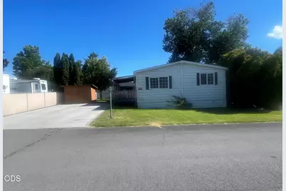 3415 Crest Street #18, Klamath Falls, OR 97603 - Photo 1