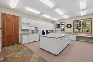 21955 Rickard Rd, Bend, OR 97702 - Photo 37
