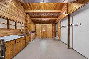 21955 Rickard Rd, Bend, OR 97702 - Photo 85