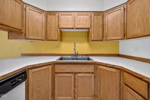 844 SE Stratford Ct, Bend, OR 97702 - Photo 13