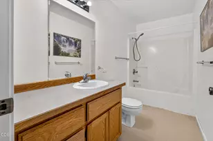 844 SE Stratford Ct, Bend, OR 97702 - Photo 19