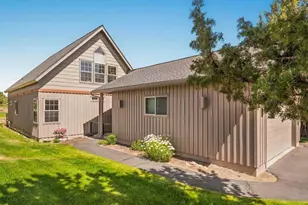 8685 Red Wing Ln, Redmond, OR 97756 - Photo 3