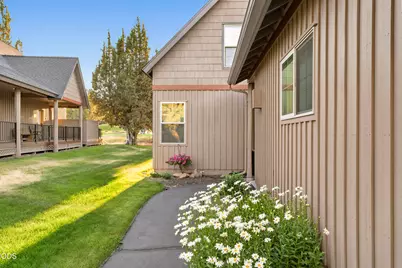 8685 Red Wing Lane, Redmond, OR 97756 - Photo 5