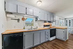 19223 N Poe Valley Rd, Klamath Falls, OR 97603 - Photo 13