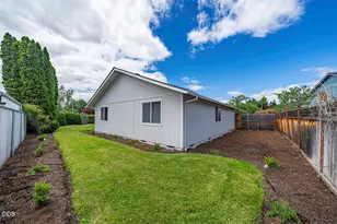 1118 Angela Ct, Central Point, OR 97502 - Photo 17