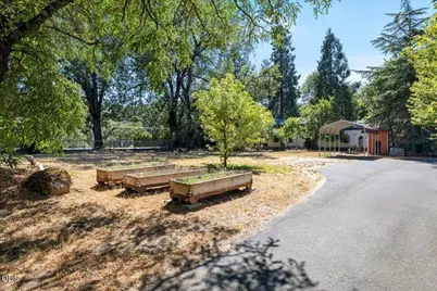 1833 2nd Avenue, Gold Hill, OR 97525 - Photo 37