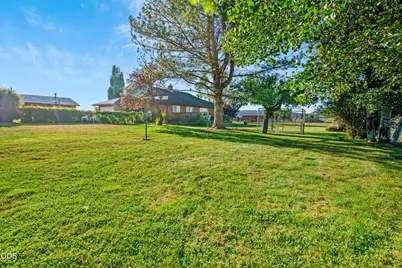 8230 Hill Road, Klamath Falls, OR 97603 - Photo 3