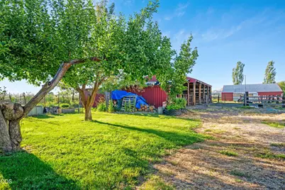 8230 Hill Road, Klamath Falls, OR 97603 - Photo 31