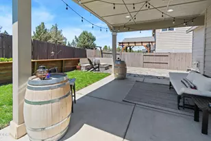 60865 SE Sweet Pea Dr, Bend, OR 97702 - Photo 29