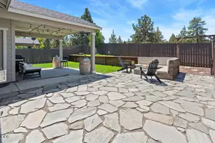 60865 SE Sweet Pea Dr, Bend, OR 97702 - Photo 21