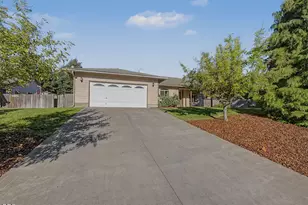 2611 Chantal Ave, Klamath Falls, OR 97601 - Photo 33