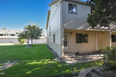 1050 NE Butler Market Road #APT 47, Bend, OR 97701 - Photo 3