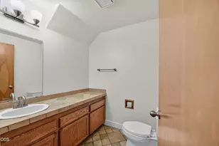 1050 NE Butler Market Rd, Bend, OR 97701 - Photo 15