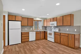 1050 NE Butler Market Rd, Bend, OR 97701 - Photo 7