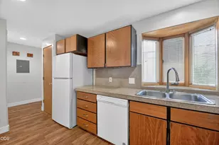 1050 NE Butler Market Rd, Bend, OR 97701 - Photo 9