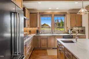 751 S Redwood St, Sisters, OR 97759 - Photo 17
