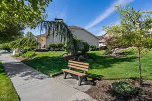 3633 SW 29th St, Redmond, OR 97756 - Photo 3