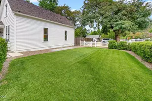 135 S 3rd St, Jacksonville, OR 97530 - Photo 59