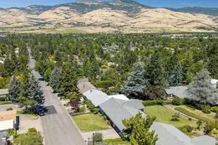 1150 Hillview Dr, Ashland, OR 97520 - Photo 23