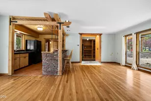 606 NE 9th St, Bend, OR 97701 - Photo 9