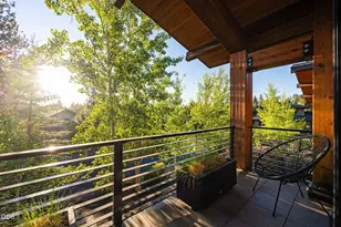 19077 Mount McLoughlin Ln, Bend, OR 97703 - Photo 13