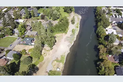 1455 SE Rogue Drive, Grants Pass, OR 97526 - Photo 3