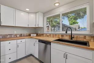 238 Grandview Ln, Grants Pass, OR 97527 - Photo 11
