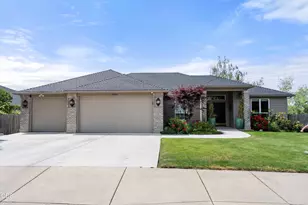 4680 Cloudcrest Dr, Medford, OR 97504 - Photo 3